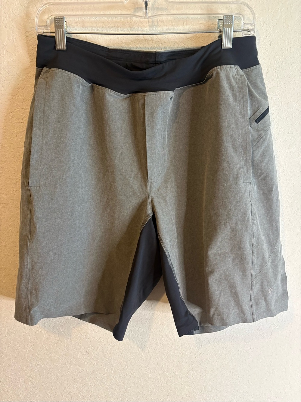 Lululemon Assert Short Linerless Gray Men's Size Medium Inseam 9”
